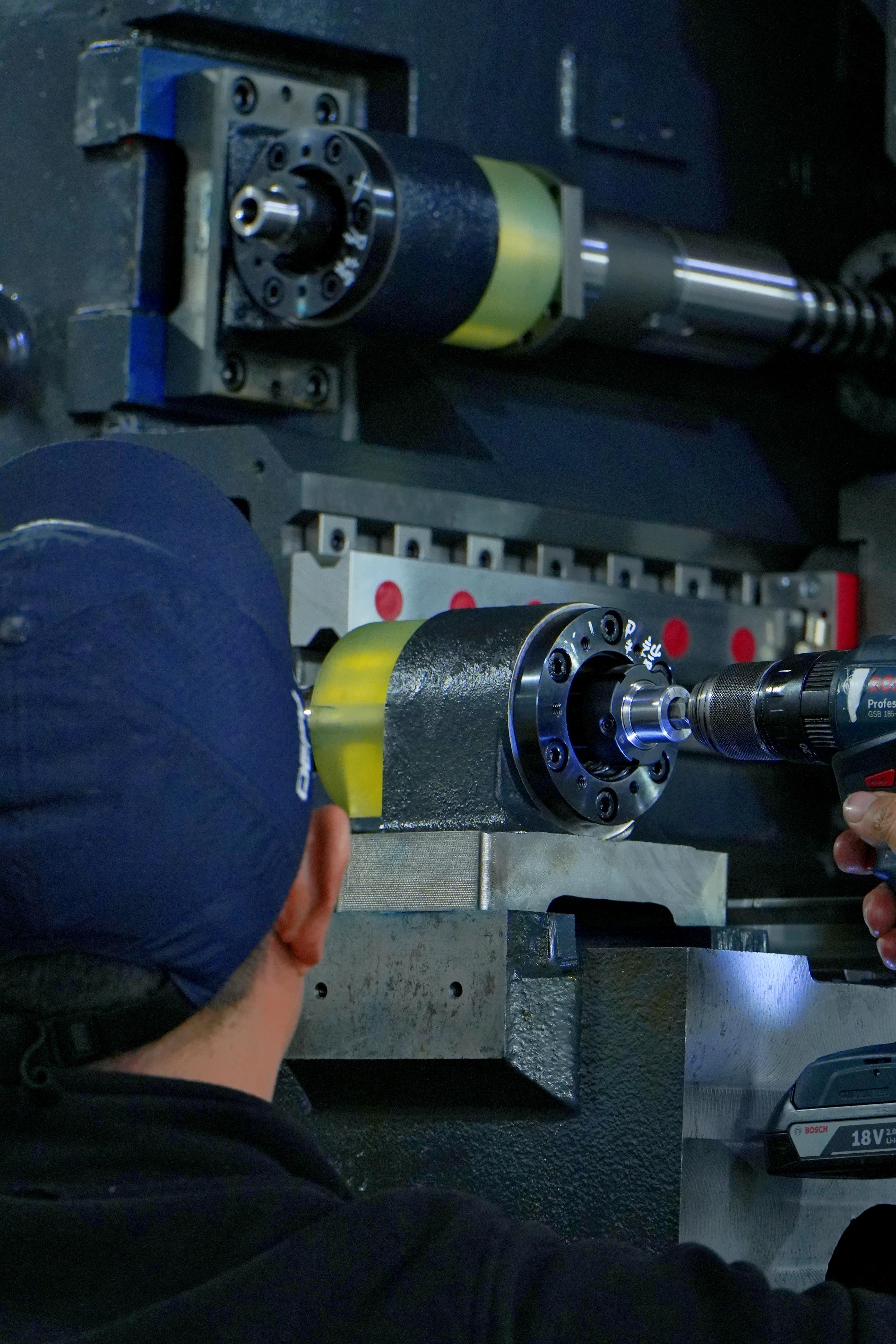 Vertical Milling Machine vs. Horizontal Milling Machine: Key Differences Explained